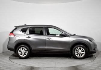 Подержанный автомобиль Nissan X-Trail 2017 года (4 фото)