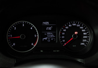 Подержанный автомобиль Volkswagen Amarok 2013 года (12 фото)