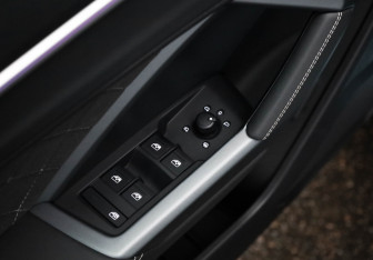 Подержанный автомобиль Audi Q3 2024 года (27 фото)