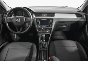 Подержанный автомобиль Skoda Rapid Liftback 2018 года (13 фото)