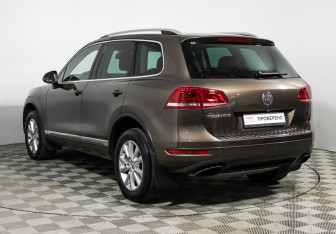 Подержанный автомобиль Volkswagen Touareg 2013 года (7 фото)