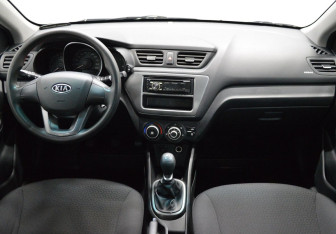 Подержанный автомобиль Kia Rio Sedan 2013 года (14 фото)
