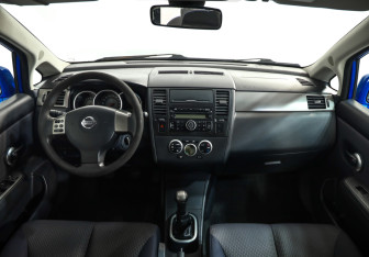 Подержанный автомобиль Nissan Tiida Hatchback 2008 года (9 фото)