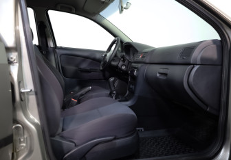 Подержанный автомобиль Skoda Octavia Liftback 2008 года (14 фото)