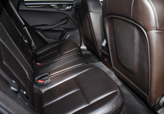 Подержанный автомобиль Porsche Macan 2015 года (14 фото)