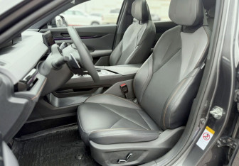 Подержанный автомобиль Changan UNI-V 2023 года (12 фото)