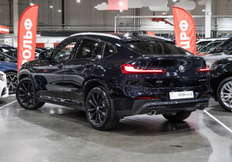 Подержанный автомобиль BMW X4 2018 года (10 фото)