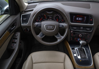 Подержанный автомобиль Audi Q5 2014 года (11 фото)