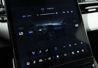 Подержанный автомобиль Geely Atlas 2023 года (18 фото)