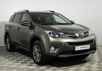 Подержанный автомобиль Toyota RAV4 2015 года (3 фото)