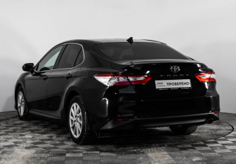 Подержанный автомобиль Toyota Camry Sedan 2021 года (7 фото)