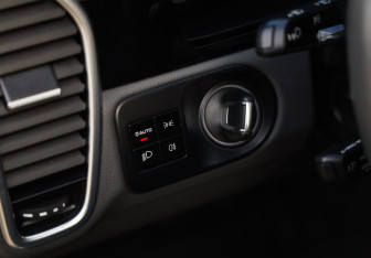 Подержанный автомобиль Porsche Cayenne 2019 года (23 фото)