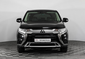 Подержанный автомобиль Mitsubishi Outlander 2018 года (2 фото)