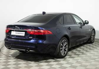 Подержанный автомобиль Jaguar XF Sedan 2017 года (5 фото)