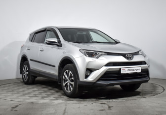 Подержанный автомобиль Toyota RAV4 2018 года (3 фото)