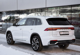 Подержанный автомобиль Geely Monjaro 2024 года (7 фото)