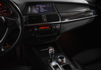 Подержанный автомобиль BMW X5 2012 года (21 фото)