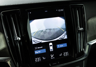 Подержанный автомобиль Volvo S90 2021 года (19 фото)
