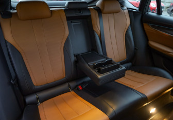 Подержанный автомобиль BMW X6 2016 года (29 фото)