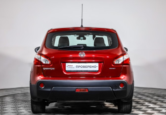 Подержанный автомобиль Nissan Qashqai 2011 года (7 фото)