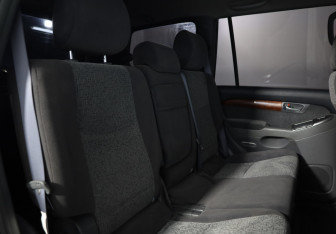 Подержанный автомобиль Toyota Land Cruiser Prado 2007 года (13 фото)