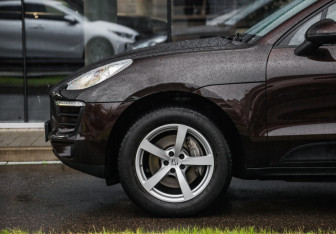 Подержанный автомобиль Porsche Macan 2018 года (10 фото)