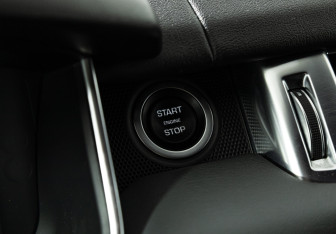 Подержанный автомобиль Land Rover Range Rover Sport 2013 года (22 фото)