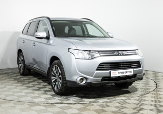 Подержанный автомобиль Mitsubishi Outlander 2012 года (3 фото)