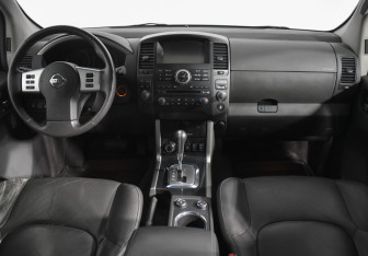 Подержанный автомобиль Nissan Pathfinder 2012 года (14 фото)