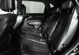 Подержанный автомобиль Kia Sorento 2012 года (10 фото)