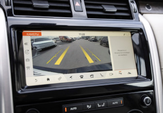 Подержанный автомобиль Land Rover Discovery 2017 года (18 фото)