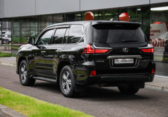 Подержанный автомобиль Lexus LX 2019 года (8 фото)