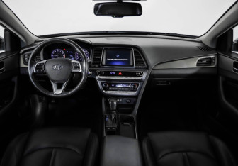 Подержанный автомобиль Hyundai Sonata 2019 года (10 фото)