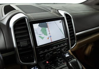 Подержанный автомобиль Porsche Cayenne 2011 года (16 фото)