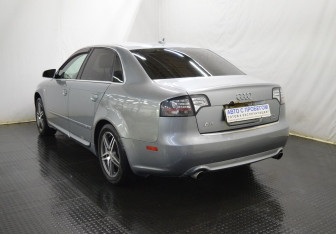 Подержанный автомобиль Audi A4 Sedan 2007 года (7 фото)