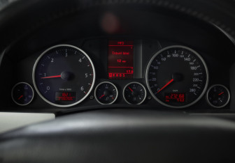 Подержанный автомобиль Volkswagen Touareg 2009 года (12 фото)