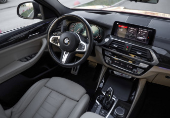 Подержанный автомобиль BMW X4 2019 года (12 фото)