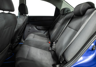 Подержанный автомобиль Chevrolet Aveo Sedan 2010 года (10 фото)
