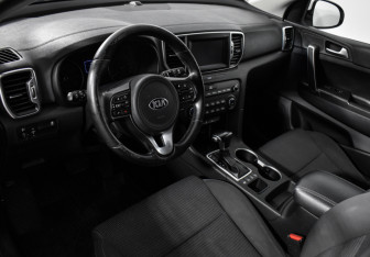 Подержанный автомобиль Kia Sportage 2018 года (9 фото)