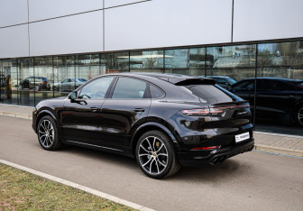 Подержанный автомобиль Porsche Cayenne 2020 года (6 фото)