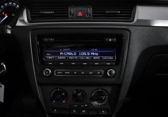 Подержанный автомобиль Skoda Rapid Liftback 2014 года (17 фото)