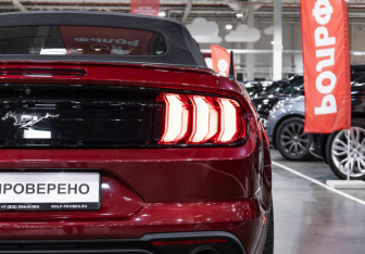 Подержанный автомобиль Ford Mustang Convertible 2019 года (15 фото)