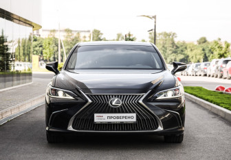 Подержанный автомобиль Lexus ES 2019 года (4 фото)
