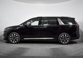 Подержанный автомобиль Kia Carnival 2021 года (8 фото)