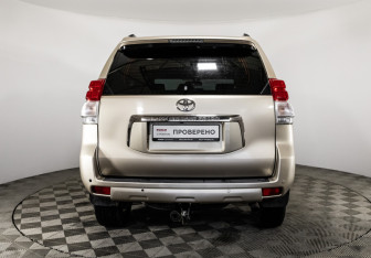 Подержанный автомобиль Toyota Land Cruiser Prado 2010 года (6 фото)