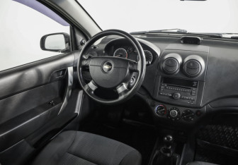 Подержанный автомобиль Chevrolet Aveo Sedan 2010 года (9 фото)