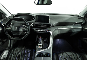 Подержанный автомобиль Peugeot 3008 2018 года (13 фото)