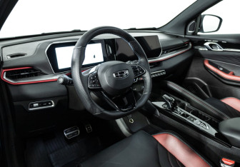 Подержанный автомобиль Geely Coolray 2023 года (13 фото)