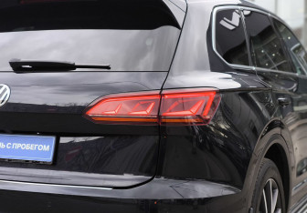 Подержанный автомобиль Volkswagen Touareg 2019 года (9 фото)