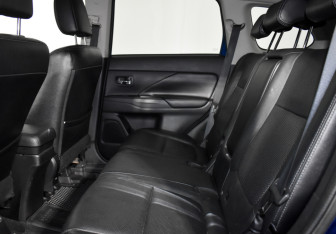 Подержанный автомобиль Mitsubishi Outlander 2013 года (12 фото)